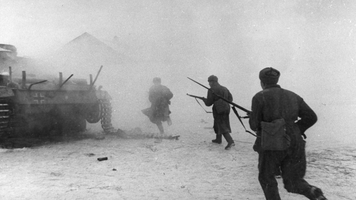  Съветските войски съумяват да провеждат бързи офанзиви, към завладяни от немците позиции 