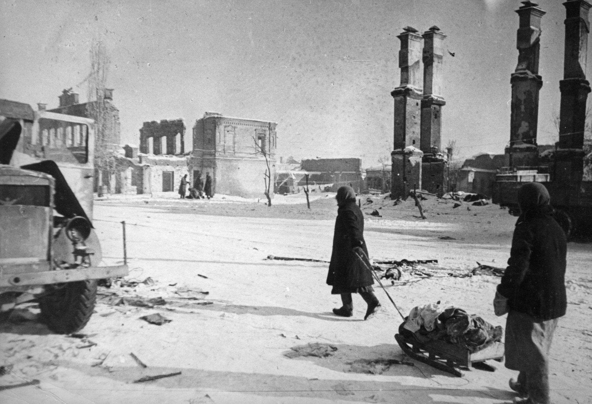 Така изглеждат улиците на Сталинград през зимата на 1942/1943 г.