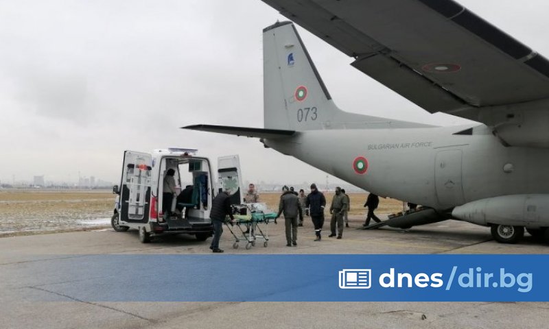 10-дневно бебе, нуждаещо се от спешна медицинска помощ, беше транспортирано