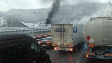 Автомобил се запали тази сутрин в тунел Витиня Автомобилът е