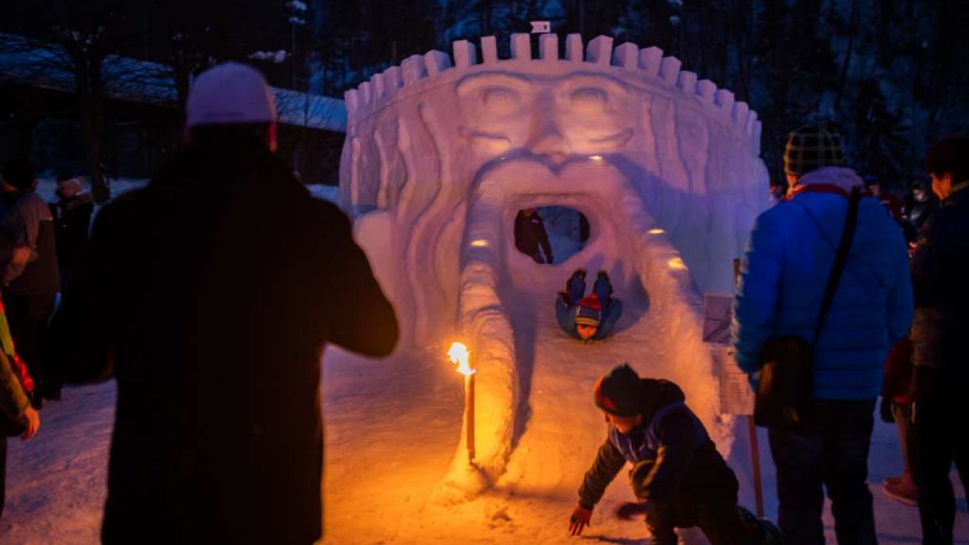 Снежни замъци и скулптури се състезаваха в традиционно събитие в Словения