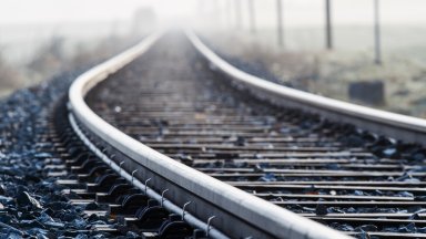 Волтова дъга удари двама жп работници край Видин, движението на влаковете е спряно
