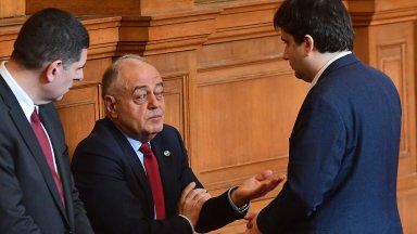 Представители на парламентарно представените партии излязоха с първи коментари за