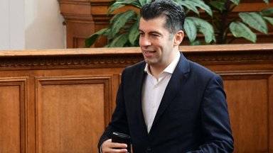 Вчера представителите на Продължаваме промяната Демократична България ПП ДБ проведоха среща в