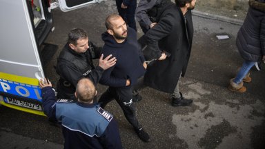 Андрю Тейт който е задържан в Румъния по подозрения в