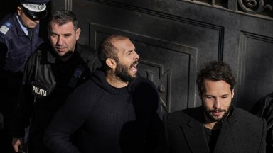 Братята Андрю и Тристан Тейт остават в предварителния арест реши