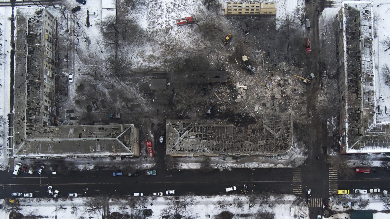 Петима ранени и разрушени блокове, детска поликлиника, гаражи и коли е равносметката от ракетната атака по Краматорск