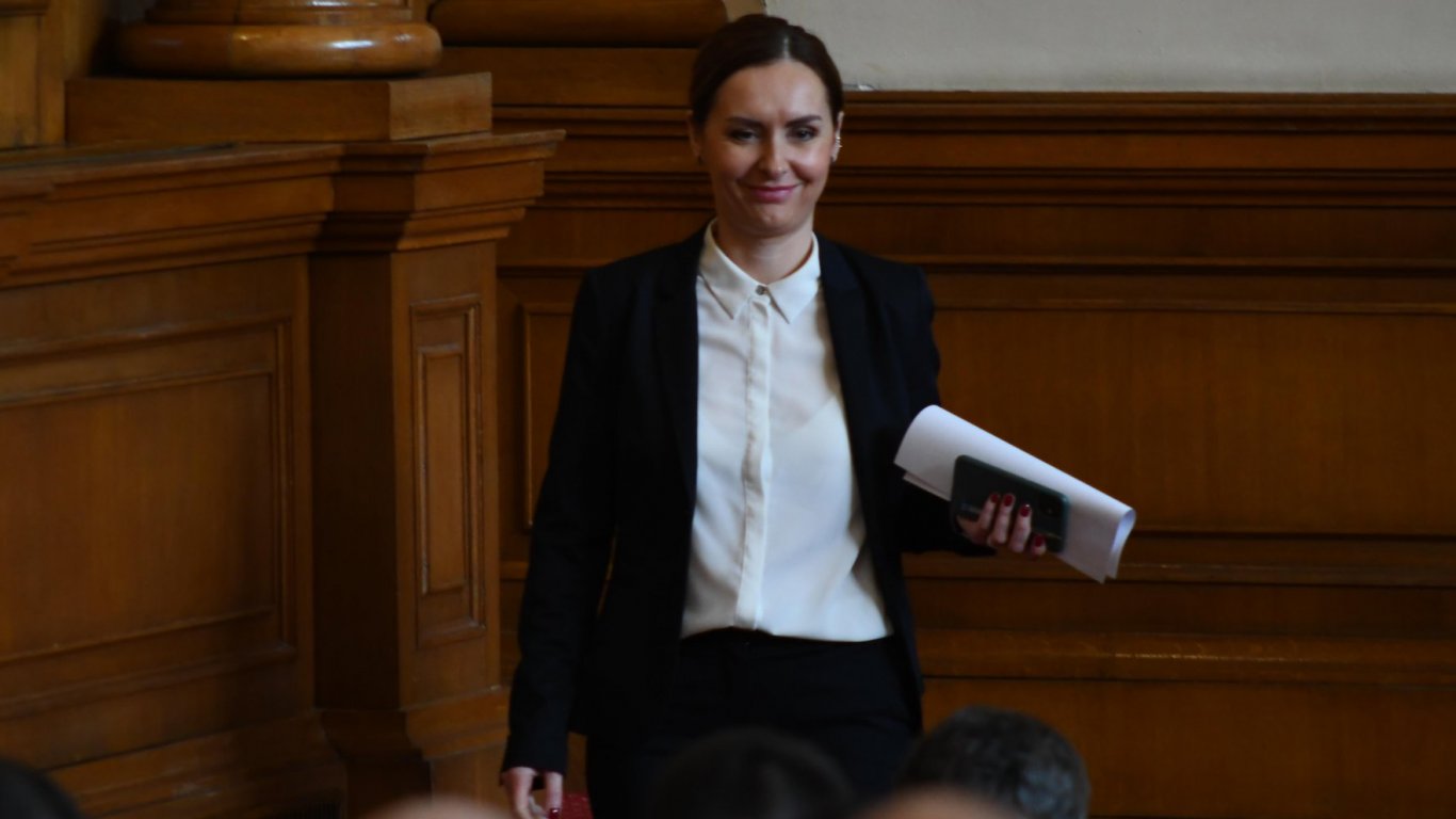 Кремена Кунева напусна политическия кабинет на социалната министърка