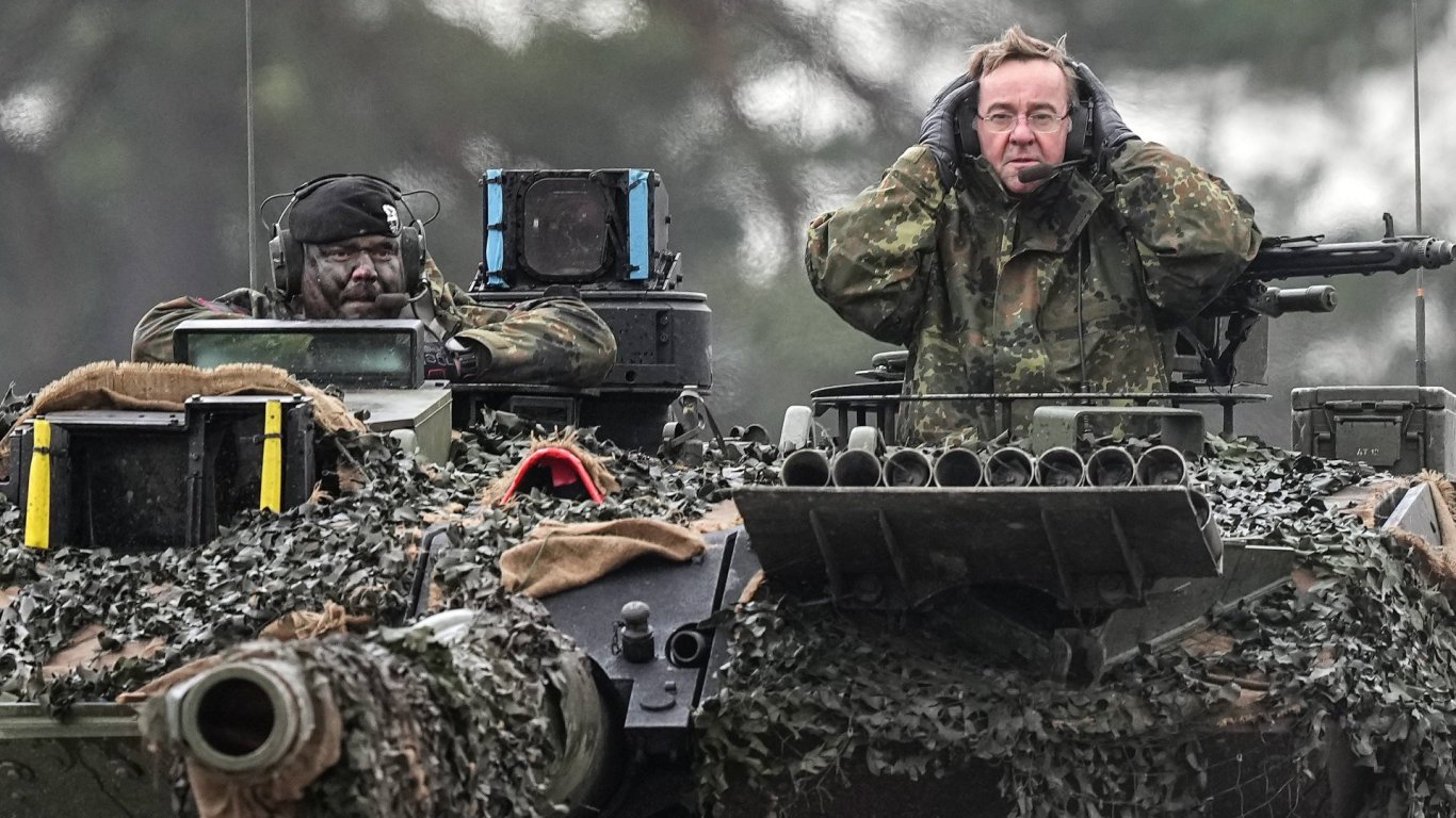 Германският министър на отбраната обмисля как да убеждава за задължителна военна служба