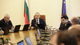 Донев на първото заседание на МС: Когато някой се справя отлично, му поставят отново задача