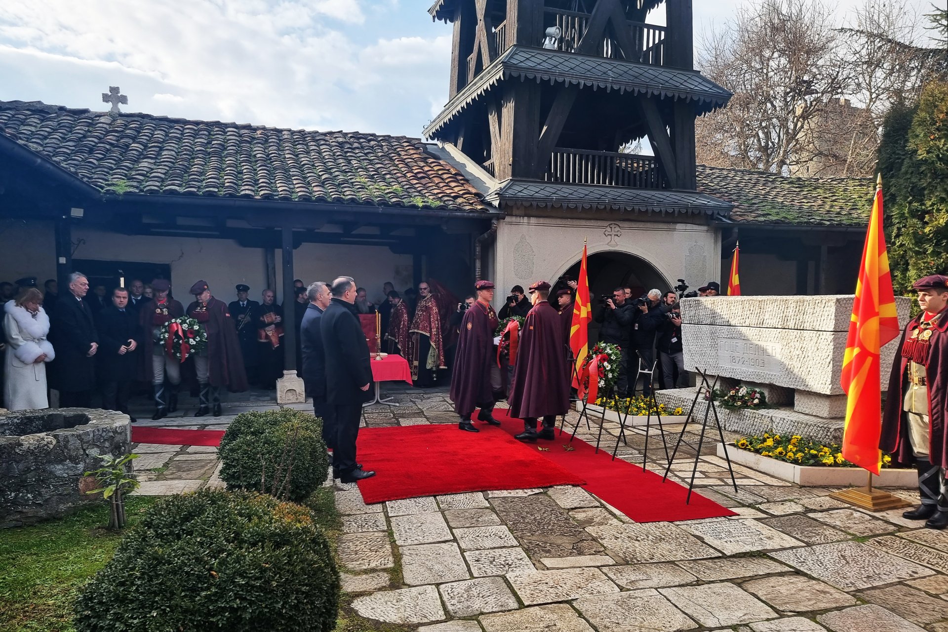 В двора на църквата „Св. Спас” в Скопие, където е гробът на Гоце Делчев, днес беше отбелязана 151-та годишнина от рождението му