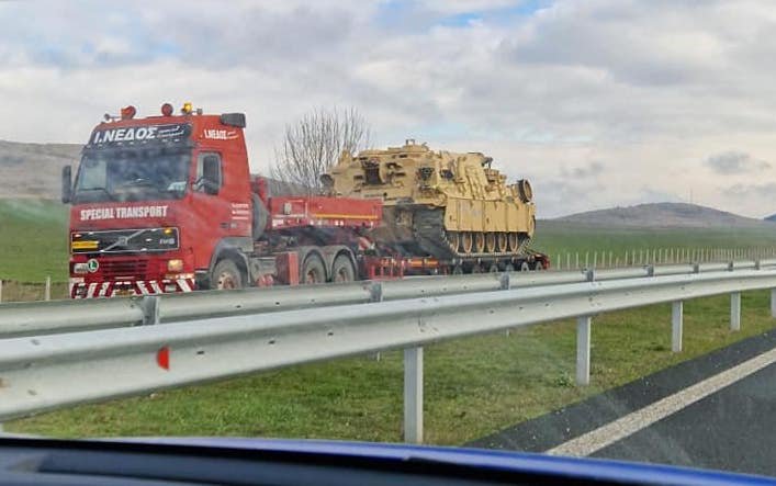 В колоната имаше и спомагателна техника