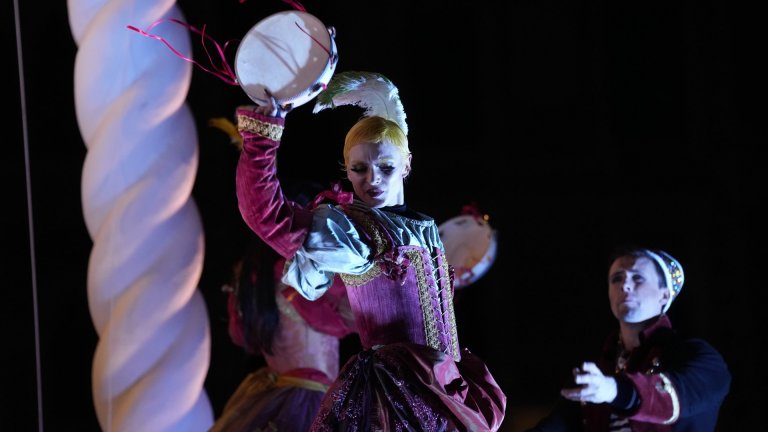 Венецианският карнавал бе открит със зрелищно шоу върху плаваща платформа