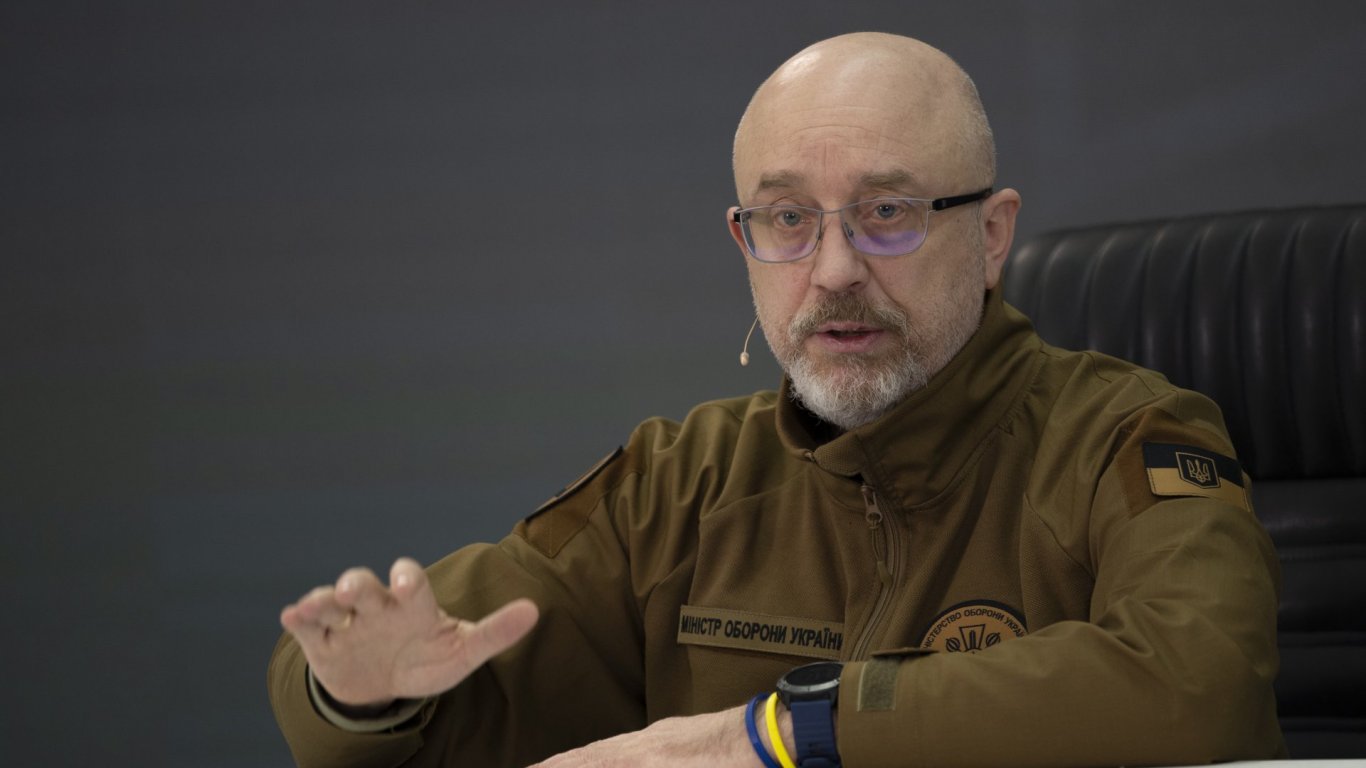 Резников връчи оставката си като военен министър на Украйна