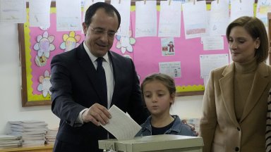 Никос Христодулидис печели първия тур на изборите за президент в Кипър