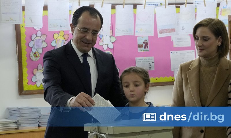 Независимият кандидат Никос Христодулидис, подкрепен от широк спектър предимно центристки