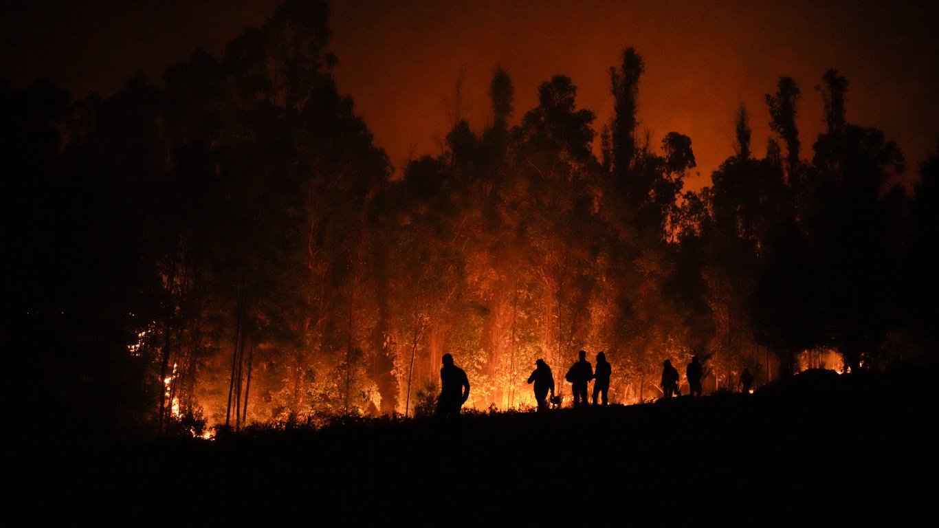 Опустошителни пожари в Чили - десетки жертви и стотици ранени (видео)