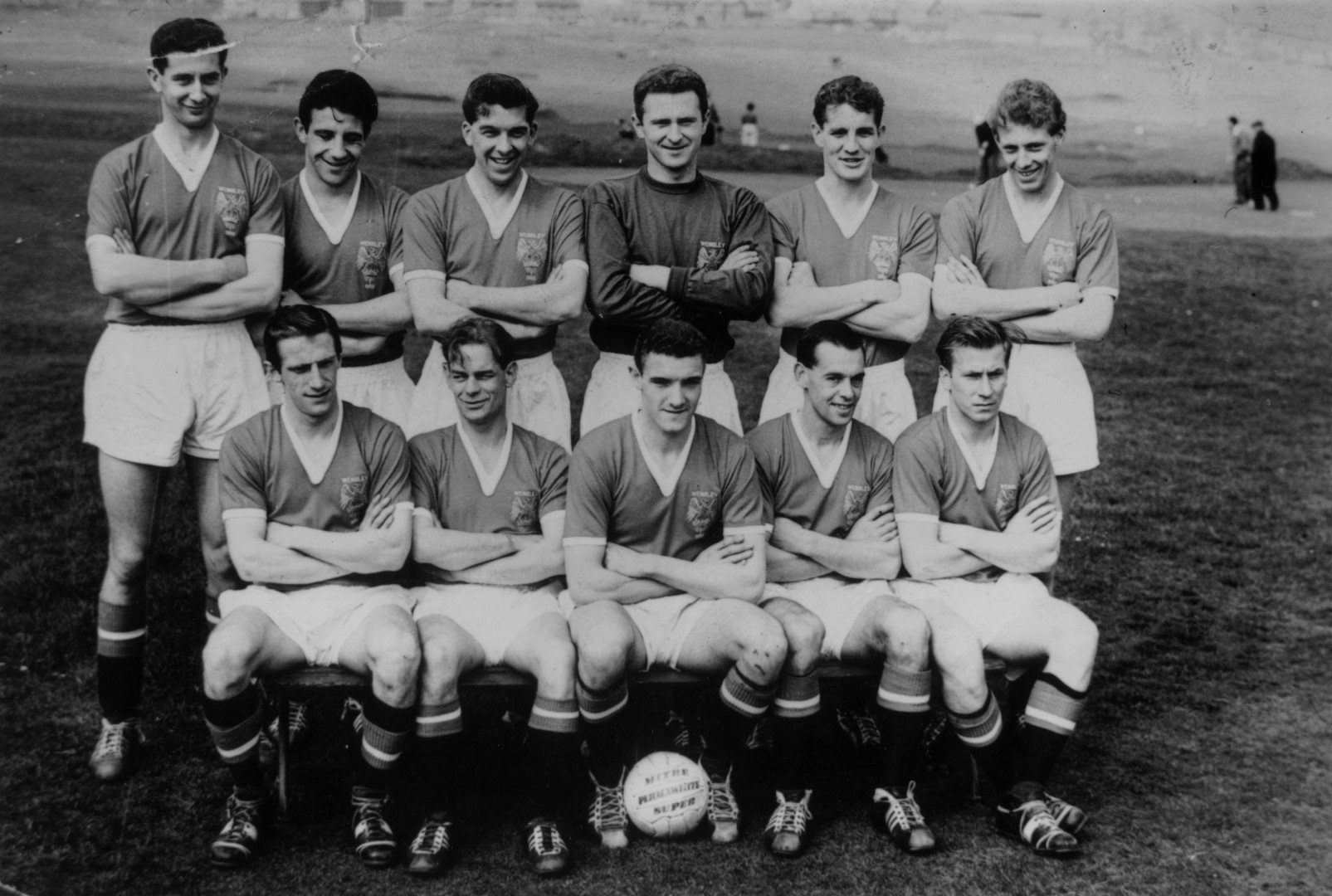 Април 1958 г. - съставът на Юнайтед за финала за Купата на ФА срещу Болтън. Оцелели от катастрофата в този състав са Хари Грег, Боби Чарлтън, Денис Вайълет и Бил Фоулкс. 