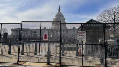 Въоръжен мъж бе арестуван до сграда на американския Сенат във Вашингтон