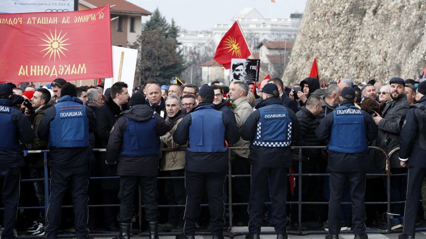 Награждават за "постигнати резултати" македонските полицаи, охранявали честването на Гоце Делчев