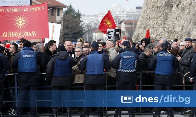 Скопие награждава полицаите, осигурявали обществения ред в деня на честването