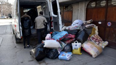 Десетки дарителски кампании започнаха в помощ на пострадалите от земетресенията в Турция