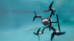 В Китай представиха дрон, който лети, плава и се гмурка 