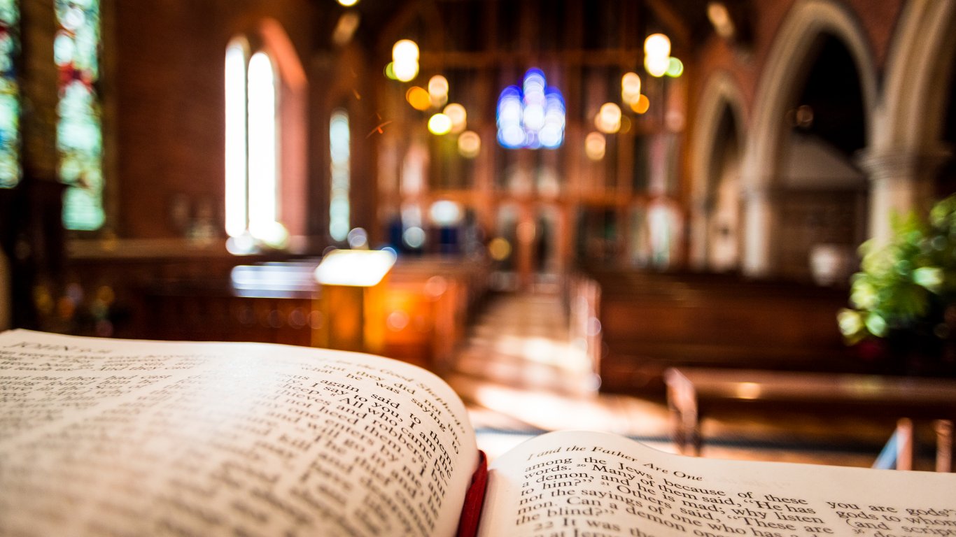 Англиканската църква търси джендърно неутрално назоваване за Бог, може да престане да е „Той“