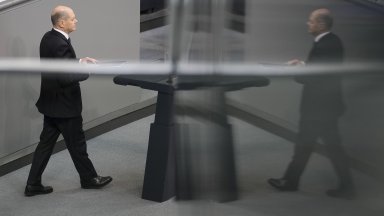 Канцлерът на Германия Олаф Шолц предупреди срещу публична надпревара във