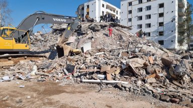 Над 21 хил. жертви от земетресението, израелски спасители разгърнаха полева болница в Турция