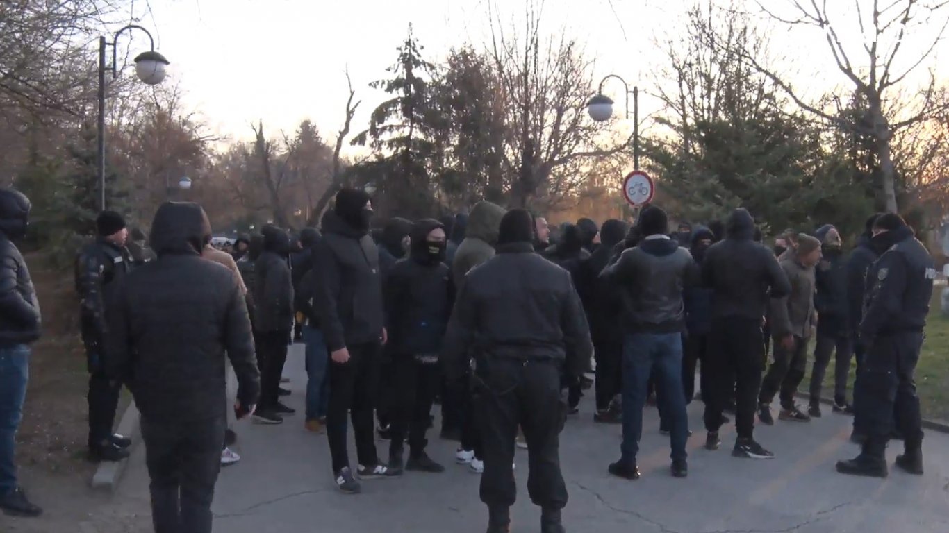 Под футболна обсада: Пловдив гласува 32,7 млн. лв. за довършване на "Колежа" и "Лаута (видео)