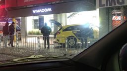 Серия от катастрофи на Околовръстното в София, такси се заби във витрина на" Петте кьошета"