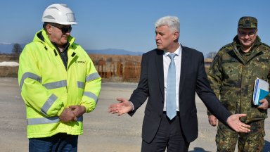 Ремонтът на пистата в авиобазата Граф Игнатиево трябва да приключи