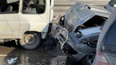 Тежка катастрофа с 5 коли, инкасо и ТИР във Велико Търново, четирима са ранени