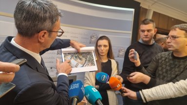 Кметът на столичния район Средец Трайчо Трайков и представител на