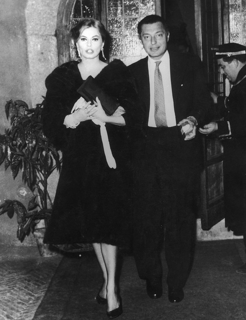 С актрисата Анита Екберг -музата на Фелини, превърнала се в една от най-зашеметяващите легенди на киното, след филма La Dolce Vita.  Аниели я обожава. Двамата поддържат връзка години наред