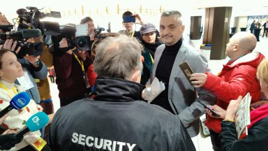 50 ият Конгрес на БСП днес започна с напрежение Охраната Кирил
