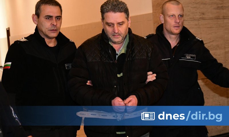 Тонев и майка му живеят в апартамент на ул. Черковна