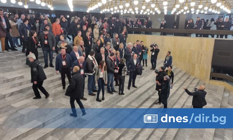 Бившият лидер на БСП Сергей Станишев, който бе сред социалистите,