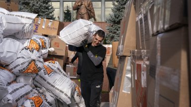 Българското правителство да помогне със самолети с които да се