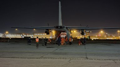 Двата военни самолета Спартан прибраха по голямата група български спасители от