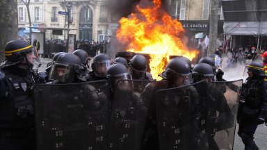 Сълзотворен газ и сблъсъци във Франция на милионен протест срещу пенсионната реформа