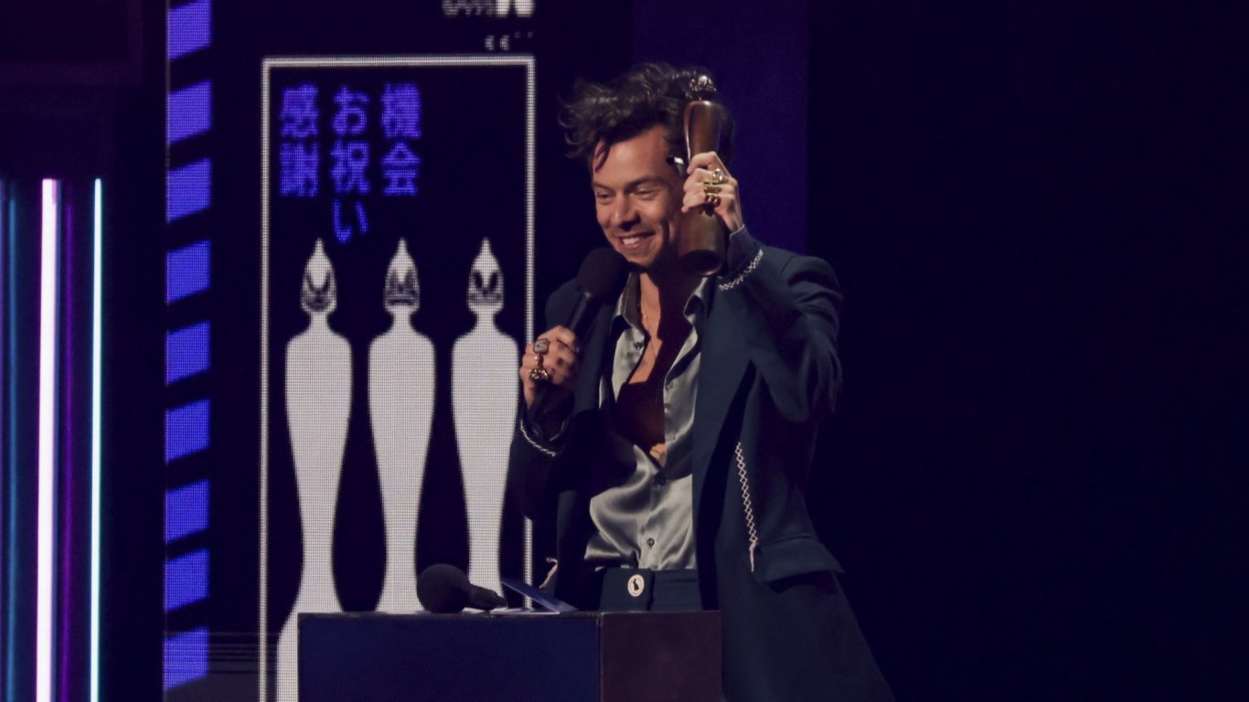 Хари Стайлс е големият победител на британските музикални награди "Брит"