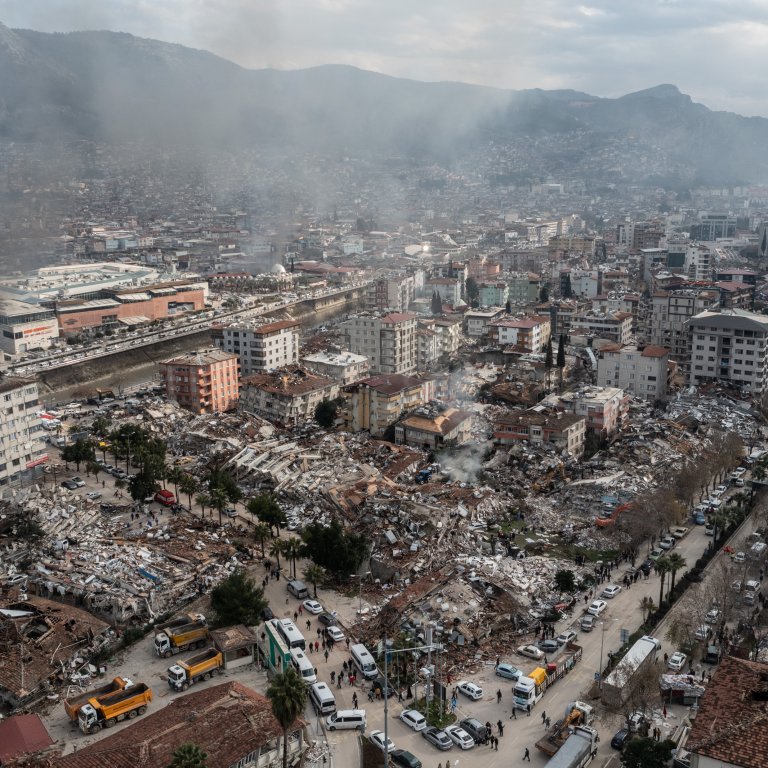 Снимки на Седмицата: Има ли свят за Турция и Сирия след земетресението?