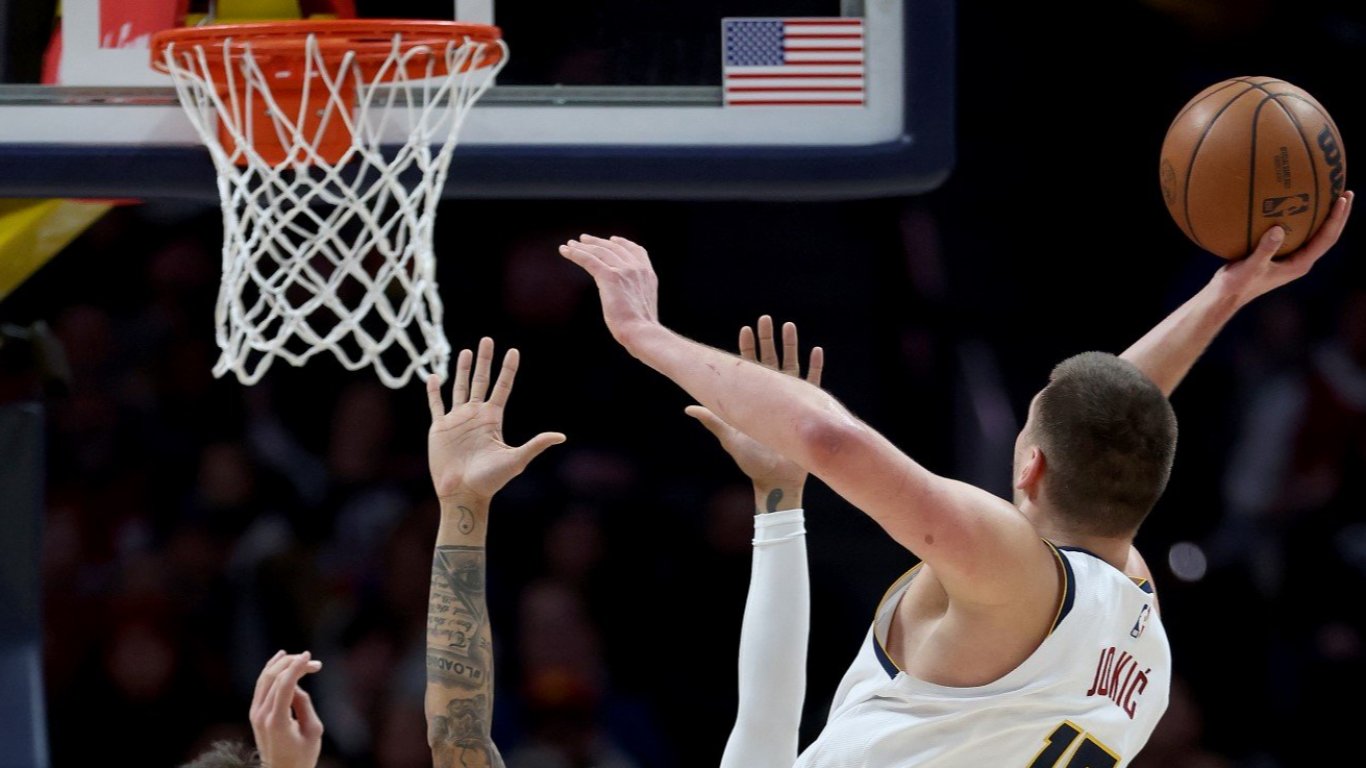 Йокич се позабавлява в Шарлът, новото ударно дуо на НБА започна със загуба