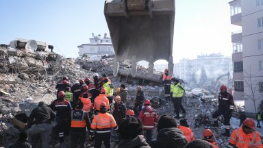 Започва изтеглянето на българските спасители от разрушения турски град Антакия