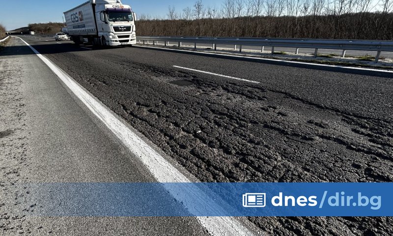 На километър 28 от най-новата магистрала Марица има опасни хлътвания.