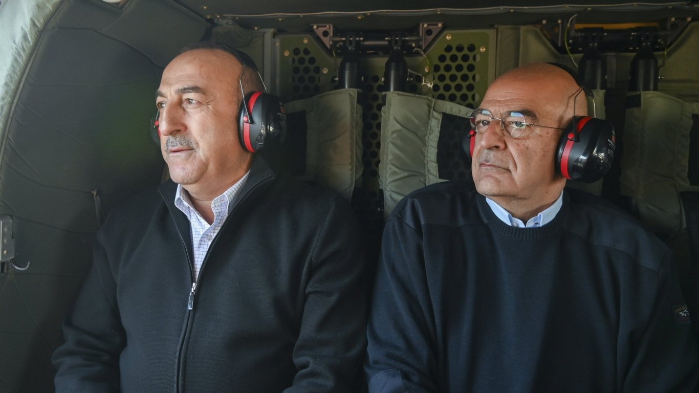 Земетръсна дипломация: Турция се прегърна с Гърция и отвори границата с Армения