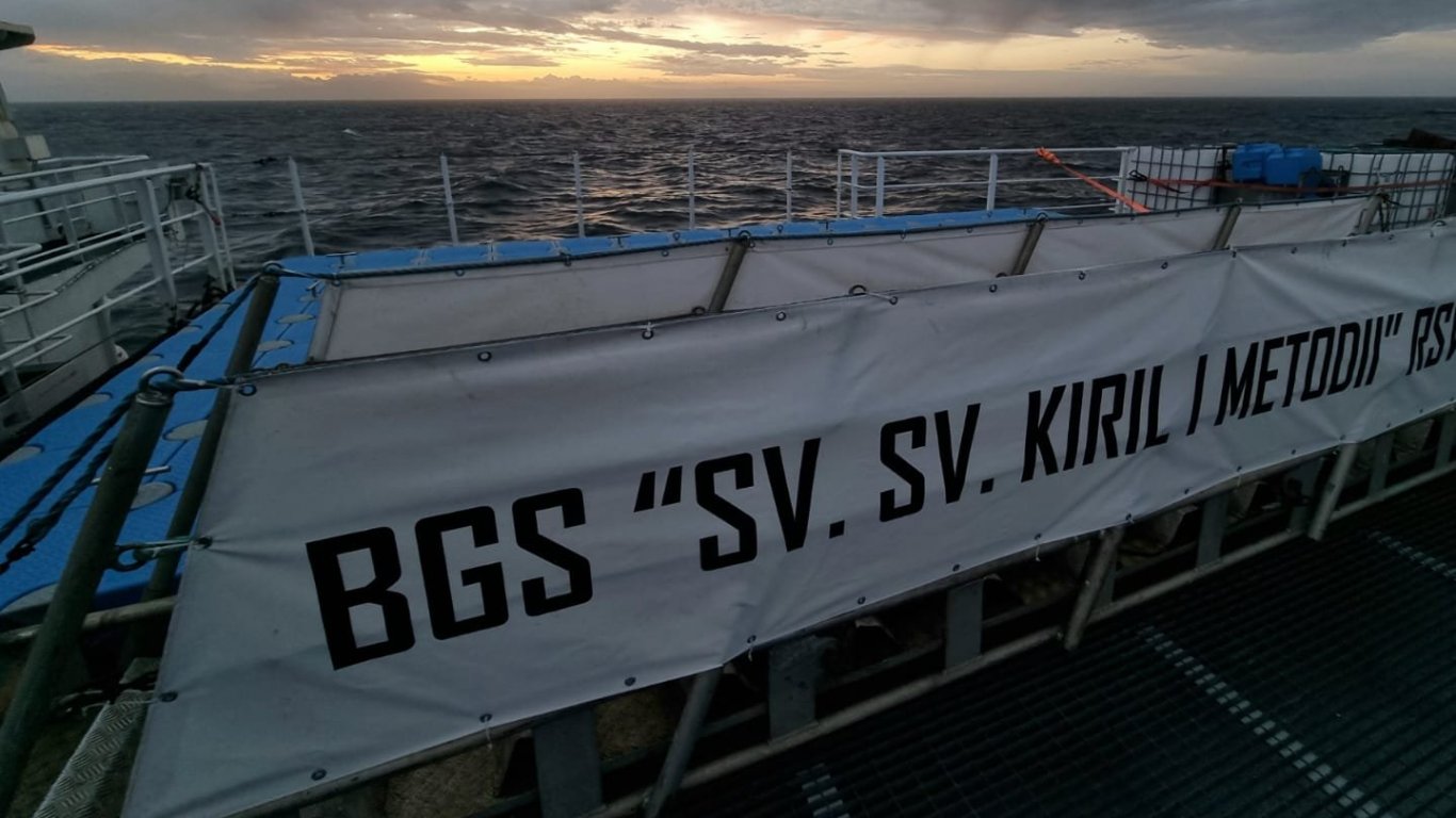 Българският военен научноизследователски кораб навлезе във водите на Антарктида