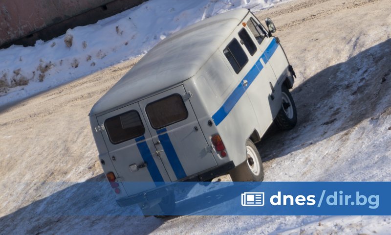 Трима ученици бяха ранени днес в казахстанско средно училище, където